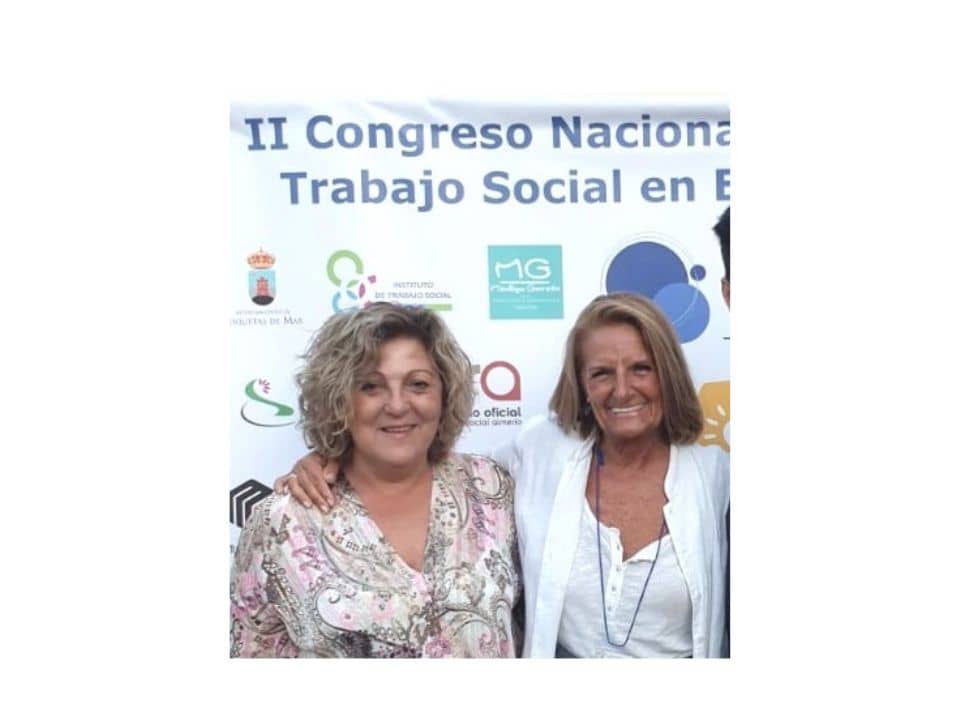 La imagen muestra a Loli Rodríguez y Ana Hernández, socias de ATSEL.